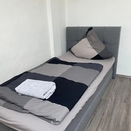 Monteurwohnung 5 Einzelbetten Kostenloser Stellplatz Wlan *