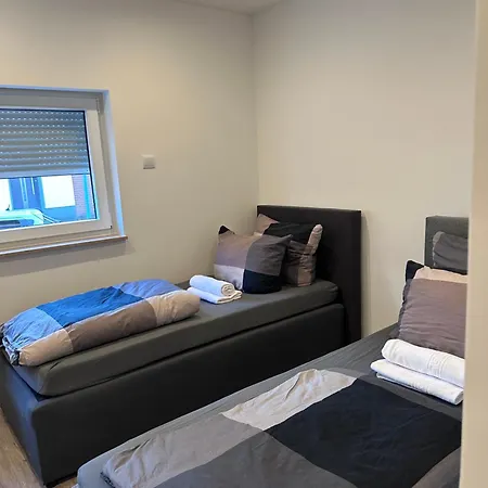 Monteurwohnung 5 Einzelbetten Kostenloser Stellplatz Wlan *