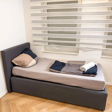 Monteurwohnung 5 Einzelbetten Kostenloser Stellplatz Wlan